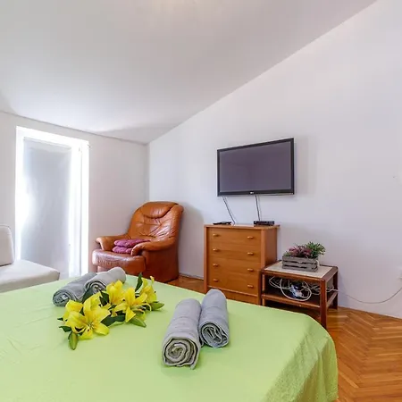 Three-bedroom Stojanovic In *