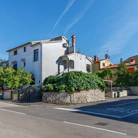 Three-bedroom Stojanovic In *